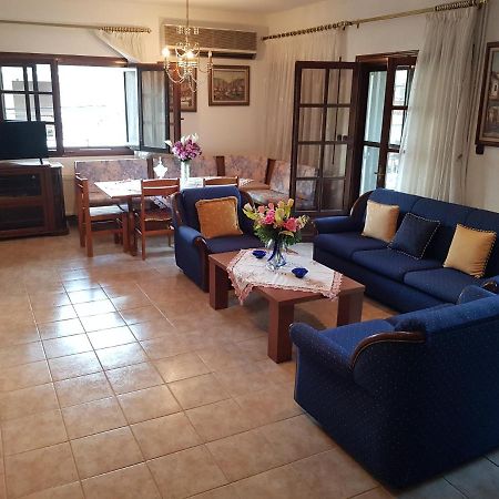 Rustic By The Sea Apartment ฟิออยิตา ภายนอก รูปภาพ